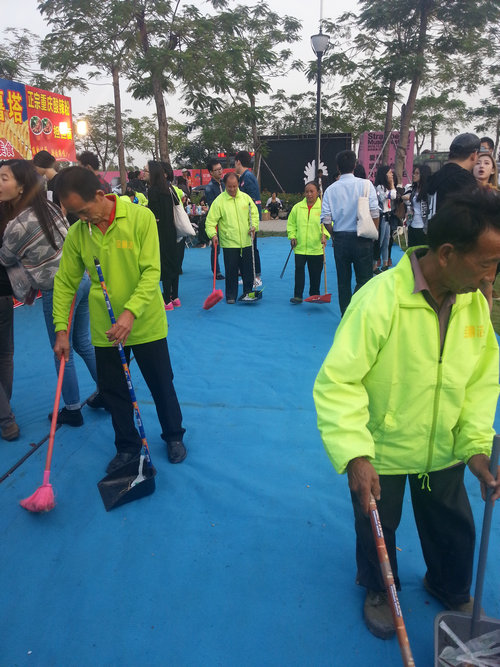 草莓音樂節(jié)日常保潔12